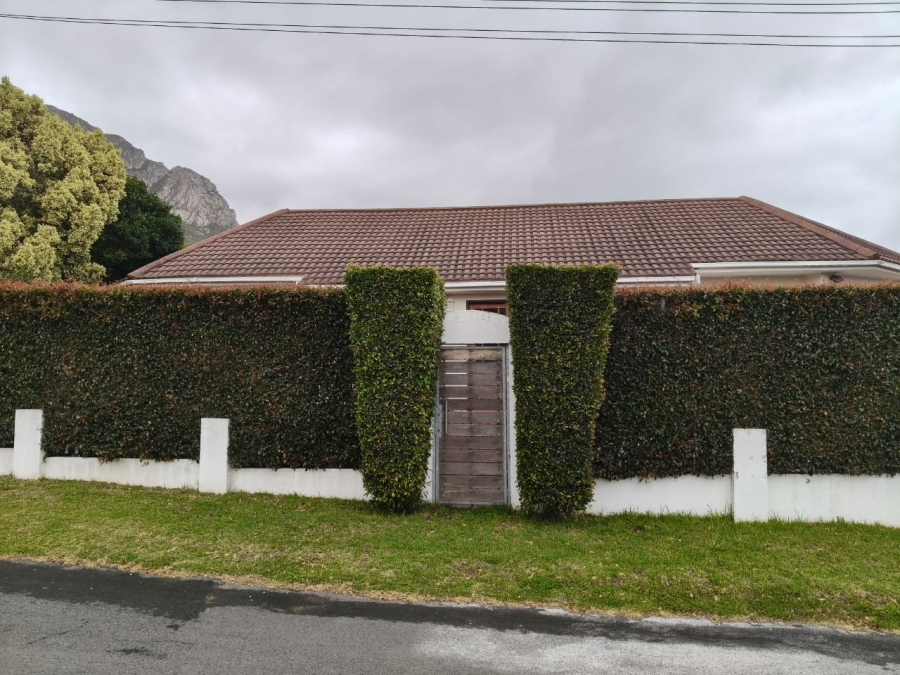 3 Bedroom Property for Sale in Voelklip Western Cape